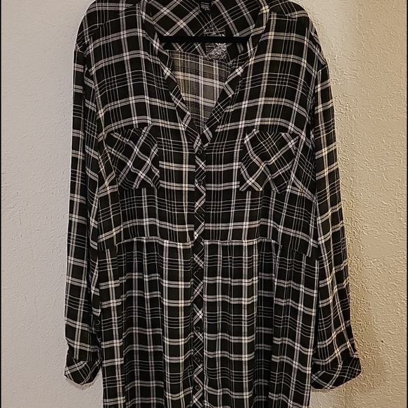 Torrid blouse NWOT - Picture 1 of 3